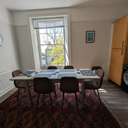 Eastgate Flat 23a *