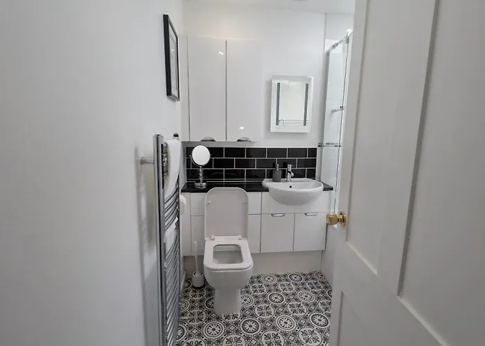 Eastgate Flat 23a * 皮克林