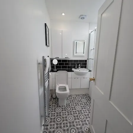 Eastgate Flat 23a * 피커링