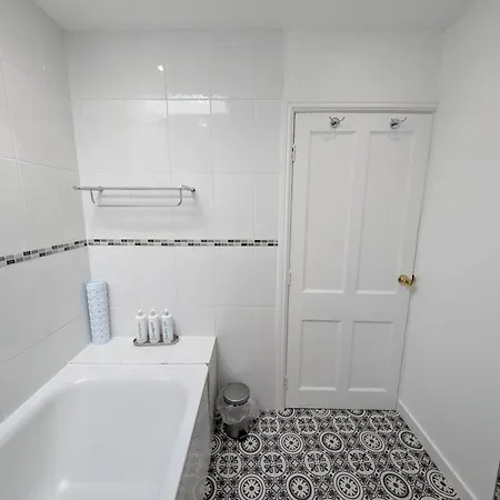 Eastgate Flat 23a 아파트 *